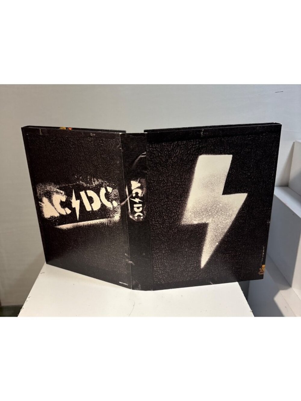 AC/DC Backtracks 2 CDs & DVD (NTSC) 2009 Boxed Set With Booklet - Picture 6 of 10